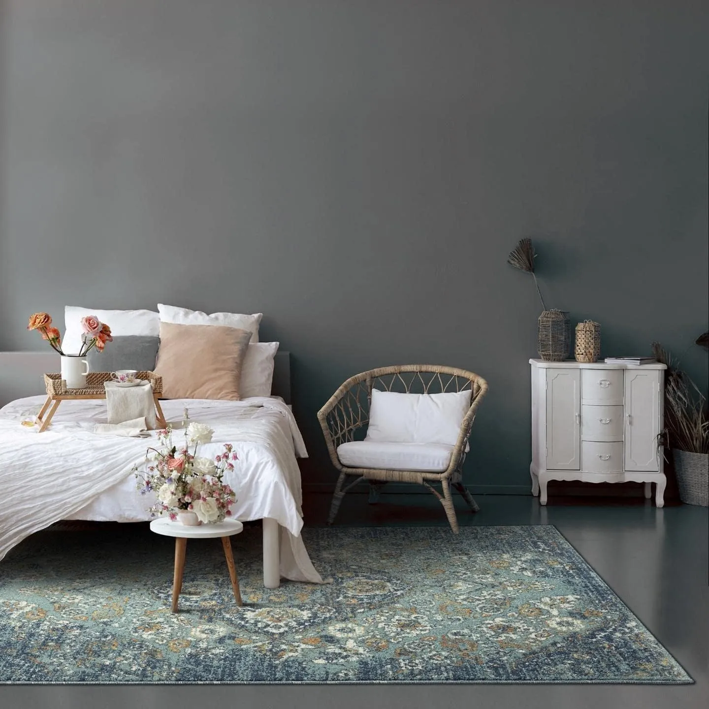 Luxe Weavers 4620 Marine 2x3 Distressed Floral Area Rug