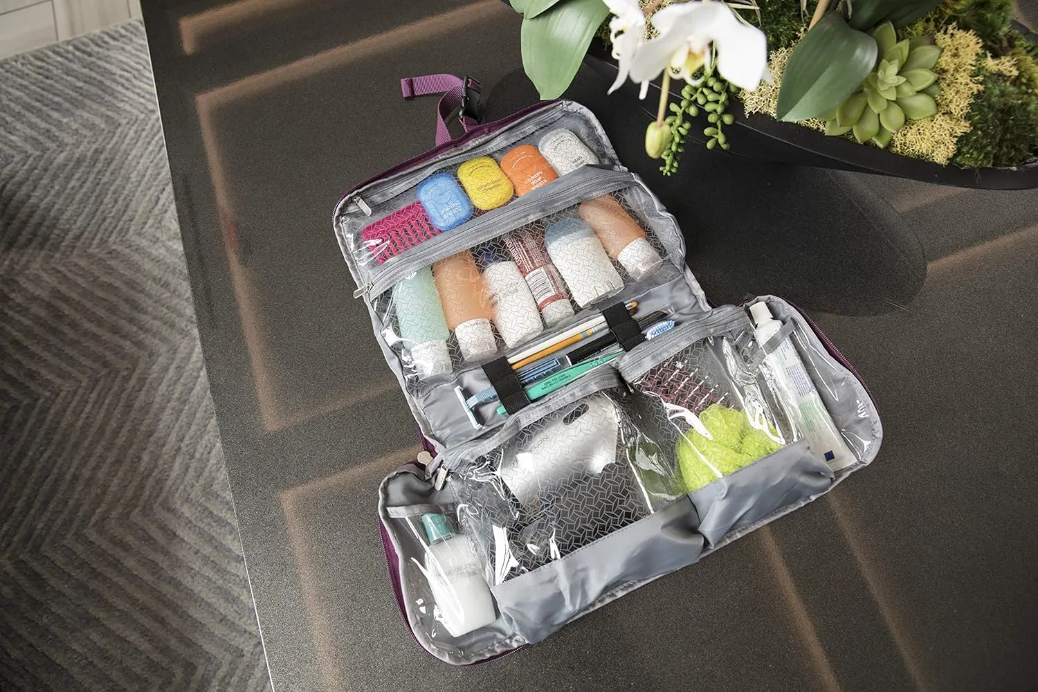 Travelon: Luggage Flat-Out Toiletry Kit